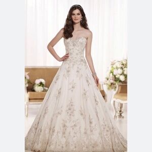 COPY - Stunning wedding dress!